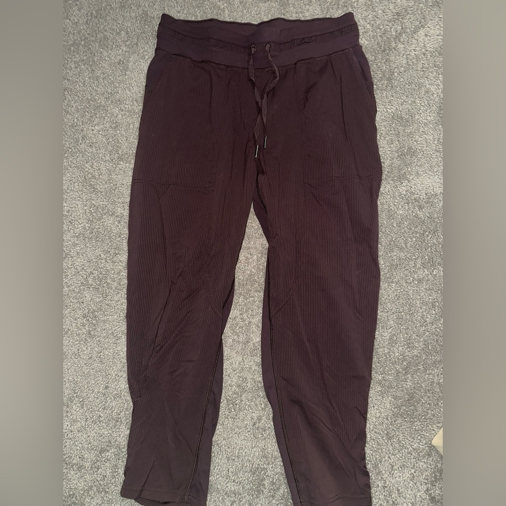 Lululemon Dance Studio Crop *Unlined
20" in Black Satin